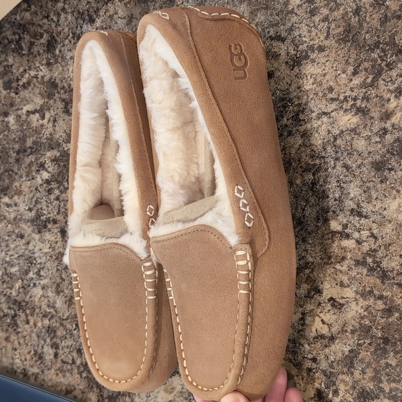 Ugg Ansley Water-Resistant Suede Wool Lined Slippers - Picture 5 of 9